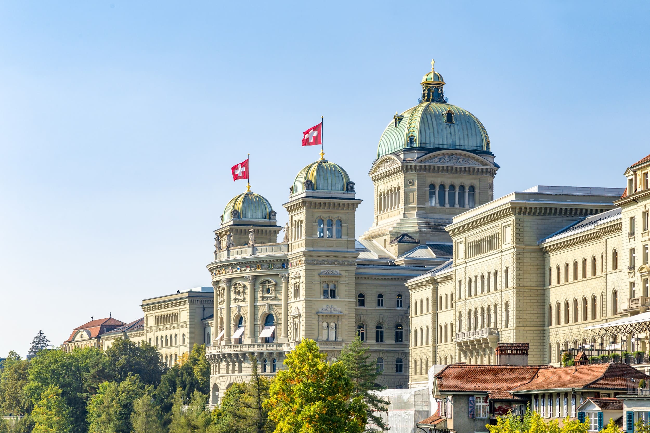 The Federal Palace in Bern as a sign of Isle of Man's independence